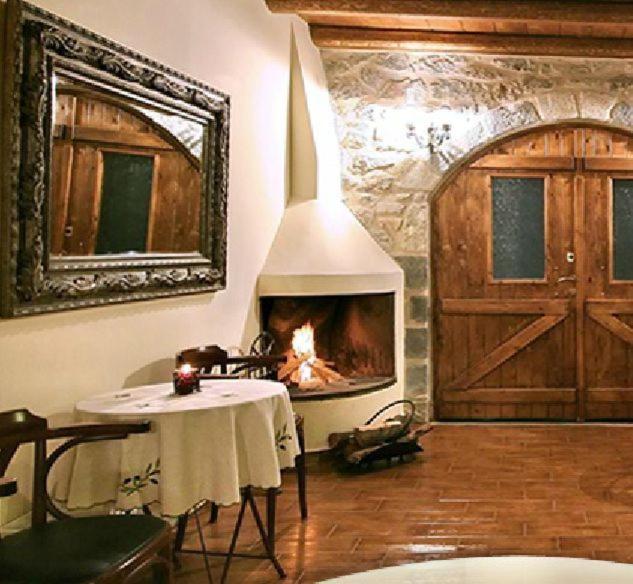 Hotel Archontiko Tis Zois Stemnitsa Esterno foto