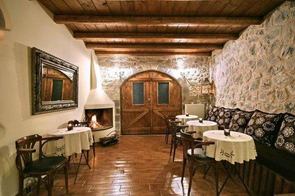 Hotel Archontiko Tis Zois Stemnitsa Esterno foto